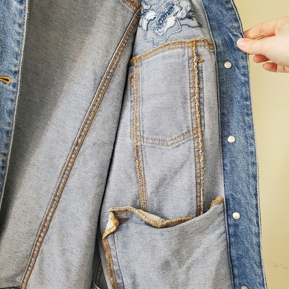 Universal Thread Light Blue Embroidered Denim Jacket - Picture 6 of 7
